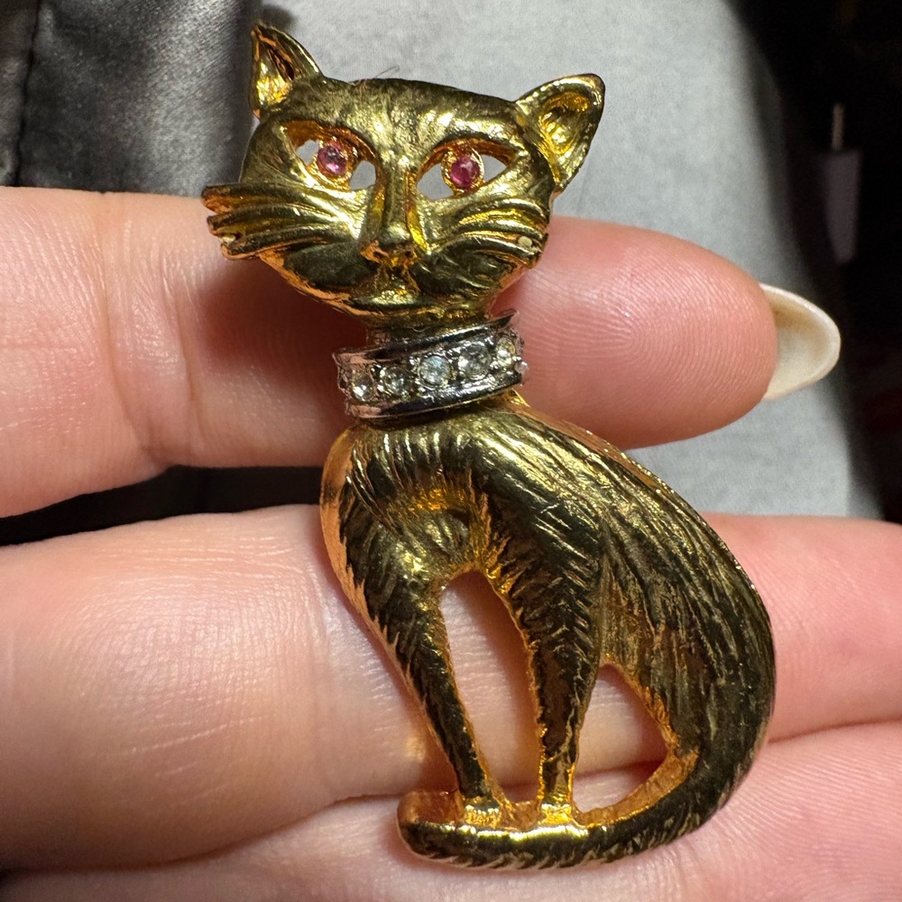 Vintage Gold Cat Brooch with Gem eyes and Coller